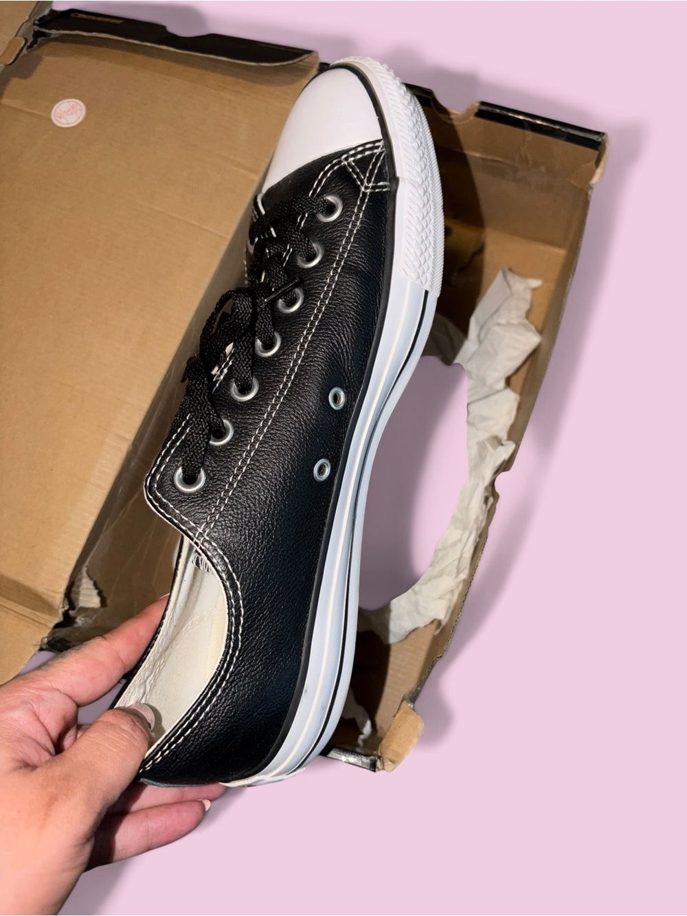 (11) Converse Men's Black & White Low-Top Sneakers